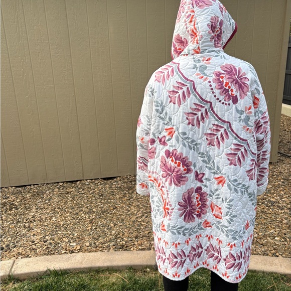 Floral Women’s Jacket upcycled blanket with Burgundy Accents- Hood and pockets! - Picture 8 of 9